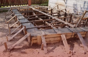 removing concrete formwork
