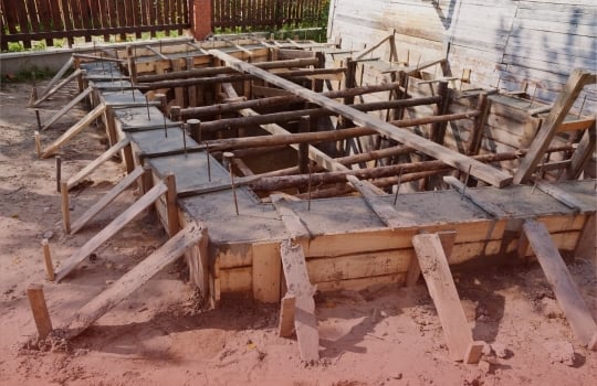 removing concrete formwork